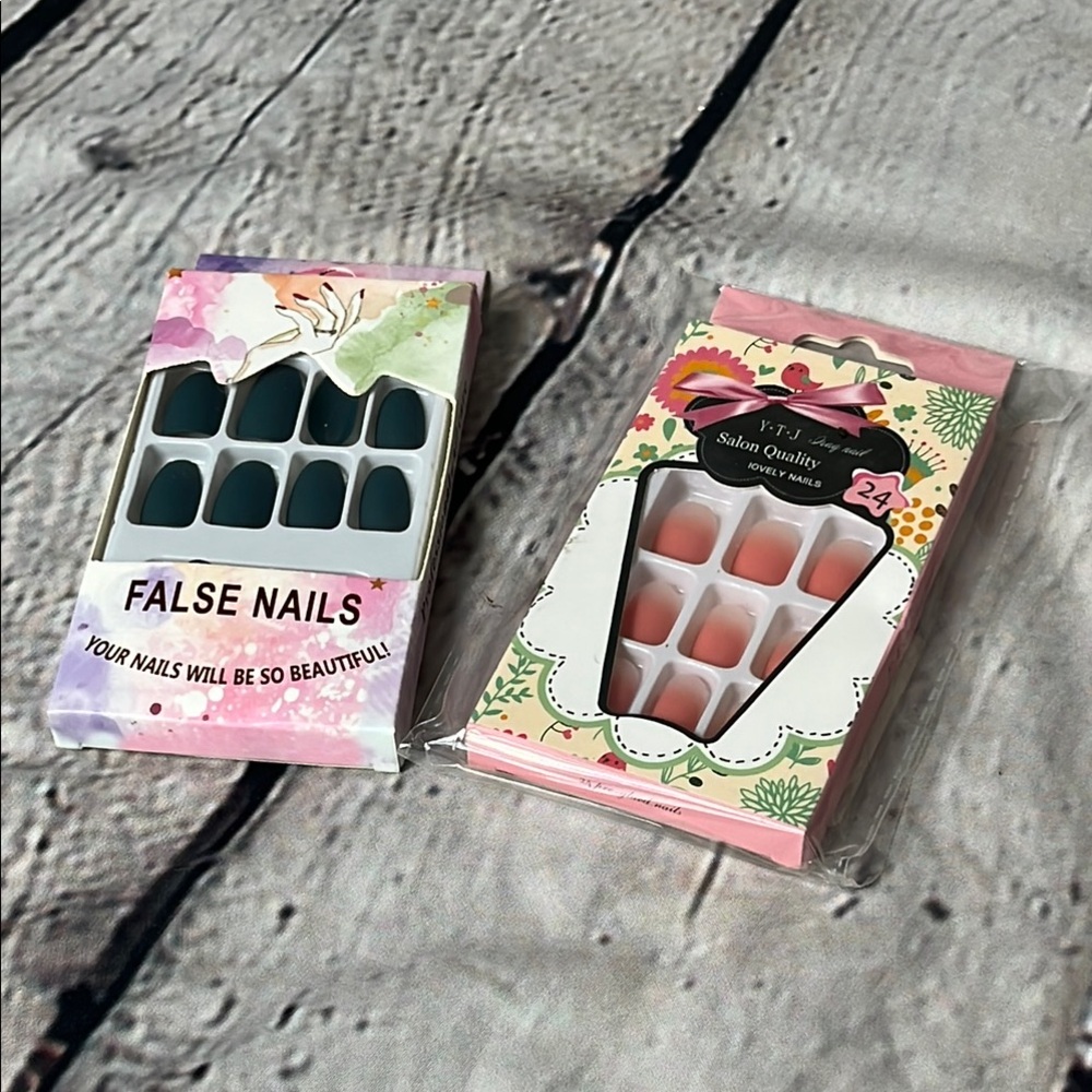 Set of False Nails in Green and Pink